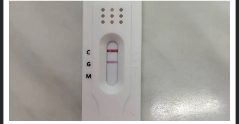 Фото положительного теста на ковид