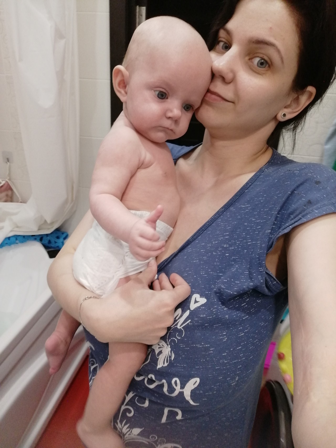 ребенок 2 месяца держит голову фото