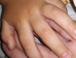 Высыпания у ребенка на пальцах рук и локтях фото 3