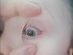 Красный глаз и точечка белая фото 1